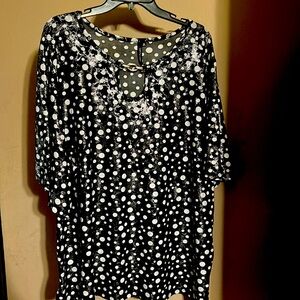 Cathy woman Blouse 2X Black w/White Polka Dots & Silver in Good Used Condition